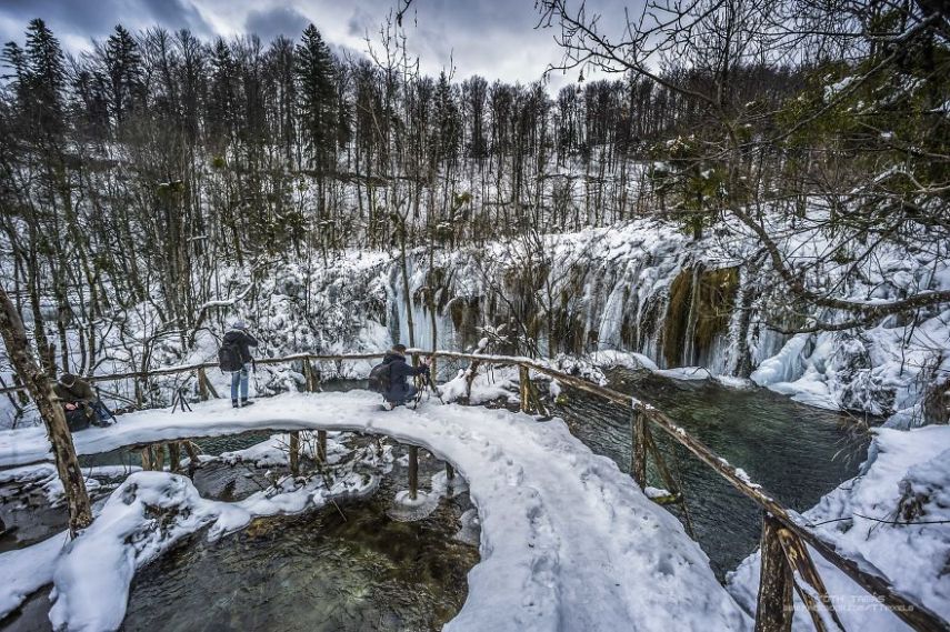 No inverno, nem mesmo as quedas d'água de Plitvice resistem às baixas temperaturas. Espetáculo da natureza!