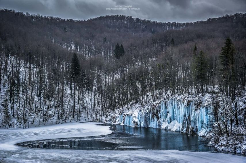 No inverno, nem mesmo as quedas d'água de Plitvice resistem às baixas temperaturas. Espetáculo da natureza!