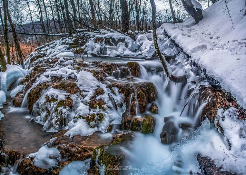 No inverno, nem mesmo as quedas d'água de Plitvice resistem às baixas temperaturas. Espetáculo da natureza!