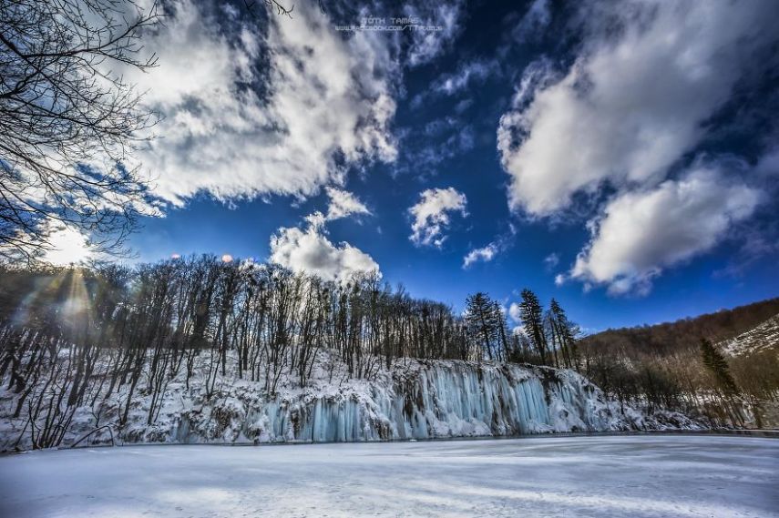 No inverno, nem mesmo as quedas d'água de Plitvice resistem às baixas temperaturas. Espetáculo da natureza!