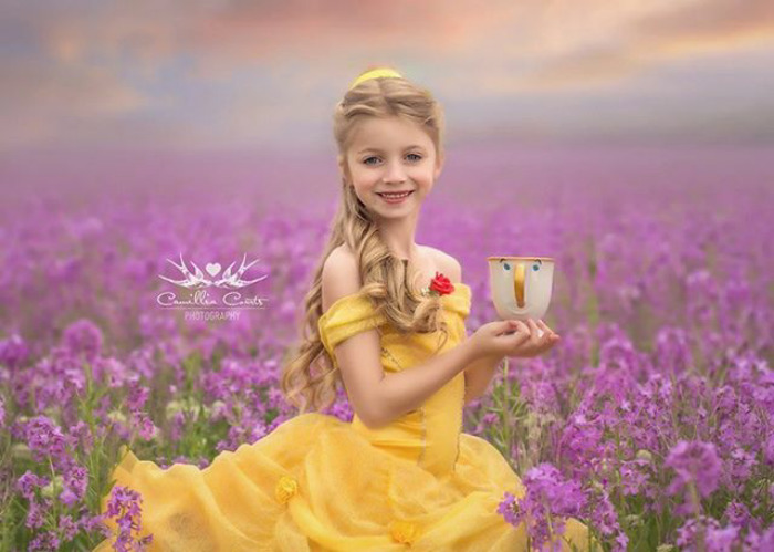 Layla tem sete anos e era conhecida por ser uma criança tímida. Porém, tudo mudou quando ela começou a fazer cosplay de alguns dos mais famosos filmes da Disney. Se vestir como esses personagens ajudou Layla a 