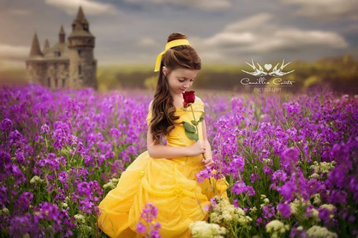 Layla tem sete anos e era conhecida por ser uma criança tímida. Porém, tudo mudou quando ela começou a fazer cosplay de alguns dos mais famosos filmes da Disney. Se vestir como esses personagens ajudou Layla a 