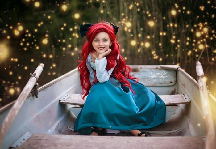 Layla tem sete anos e era conhecida por ser uma criança tímida. Porém, tudo mudou quando ela começou a fazer cosplay de alguns dos mais famosos filmes da Disney. Se vestir como esses personagens ajudou Layla a 