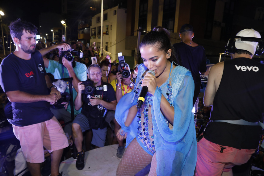 Anitta canta com banda Eva no Carnaval de Salvador