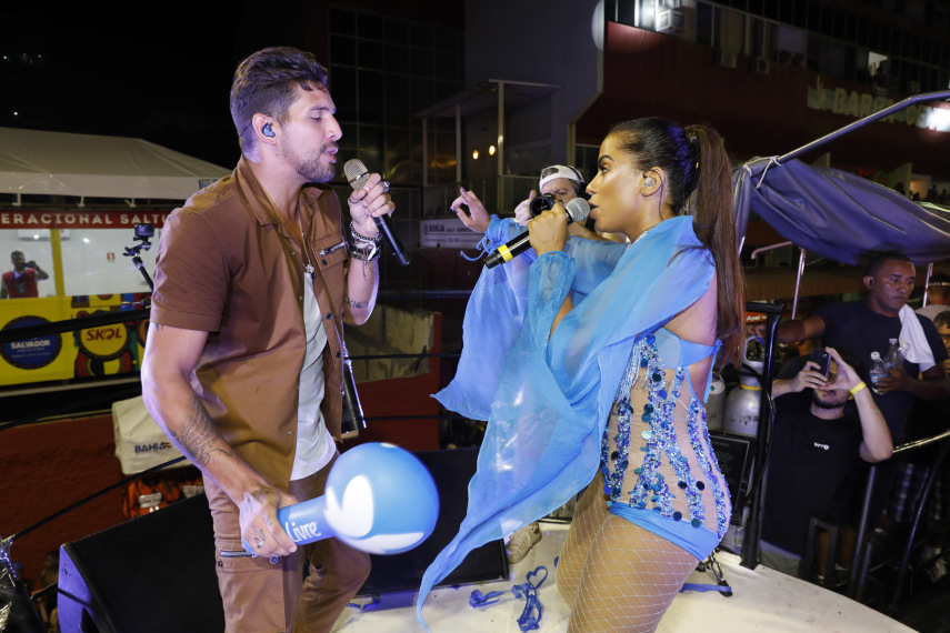 Anitta canta com banda Eva no Carnaval de Salvador