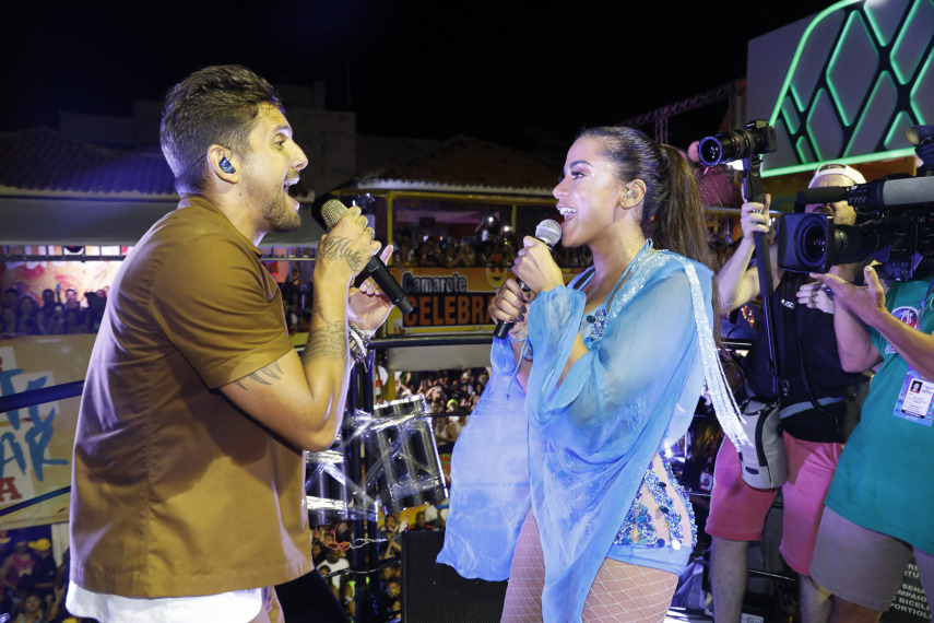 Anitta canta com banda Eva no Carnaval de Salvador