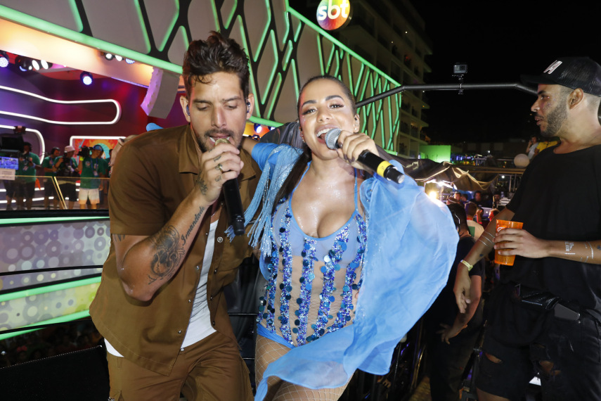 Anitta canta com banda Eva no Carnaval de Salvador