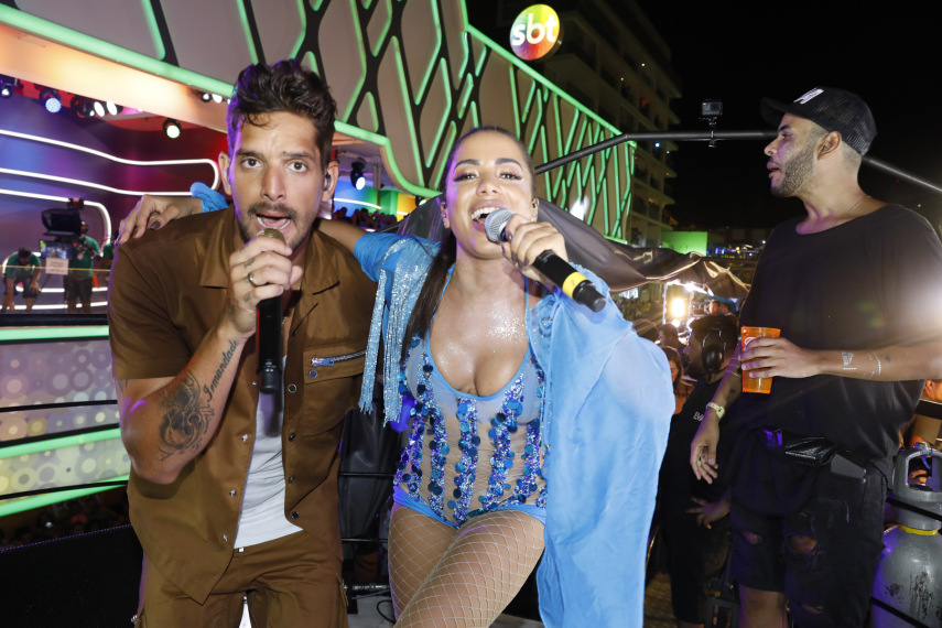 Anitta canta com banda Eva no Carnaval de Salvador