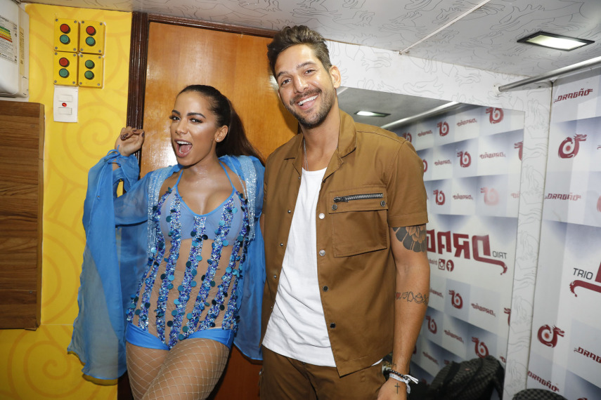 Anitta canta com banda Eva no Carnaval de Salvador