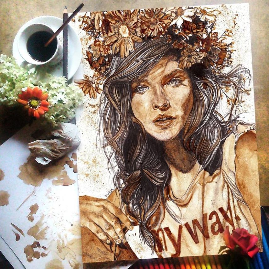 Nuria Salcedo é uma artista que usar um material um pouco diferente para pintar retratos: café! Sim, a artista usa a bebida, junto com lápis marrom e papel próprio para aquarelas e faz desenhos incríveis