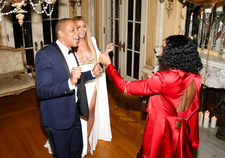 Beyoncé divulgou em seu site oficial fotos da festa pós-Grammy, oferecida por sua irmã Solange