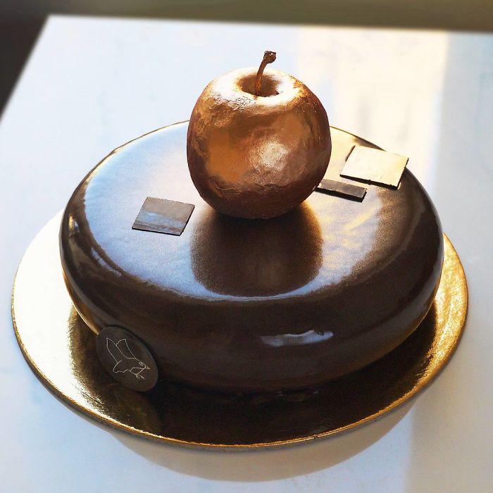 Marie Troïtski é uma arquiteta russa que faz bolos incríveis. Para acompanhar seu trabalho, é só segui-la no Instagram (@marie_oiseau)