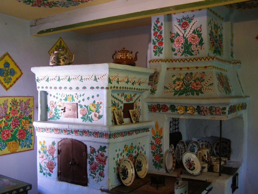 Em uma pequena vila polonesa chamada Zalipie, as casas são cheias de pinturas de flores