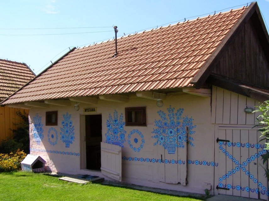 Em uma pequena vila polonesa chamada Zalipie, as casas são cheias de pinturas de flores