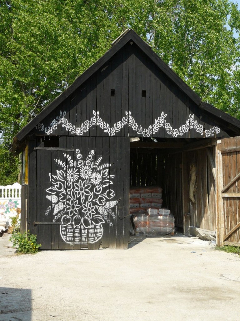 Em uma pequena vila polonesa chamada Zalipie, as casas são cheias de pinturas de flores