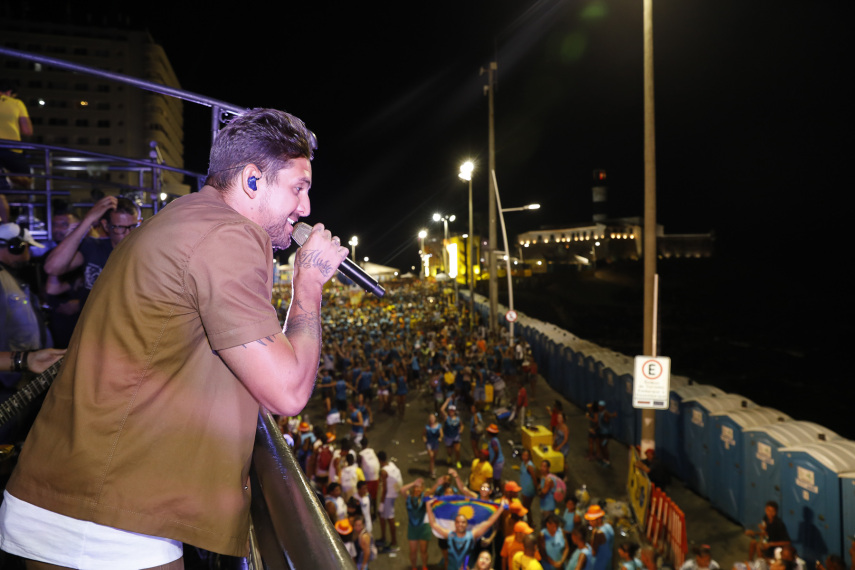 Anitta canta com banda Eva no Carnaval de Salvador