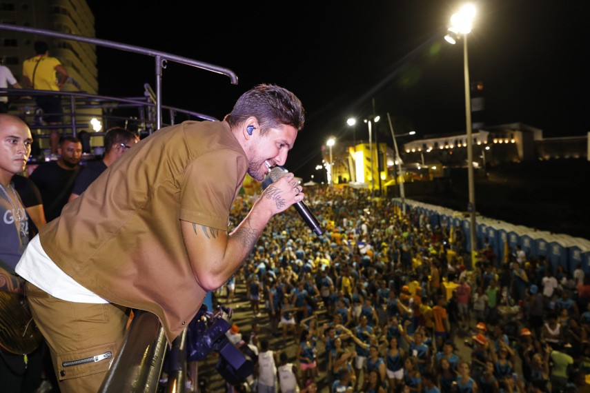 Anitta canta com banda Eva no Carnaval de Salvador
