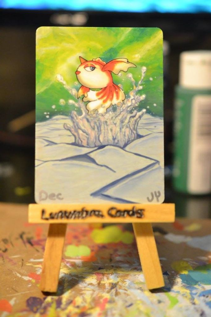 Artista transforma cartas danificadas com novas cores e ilustrações dos nossos Pokémons favoritos. Que saudade de jogar!