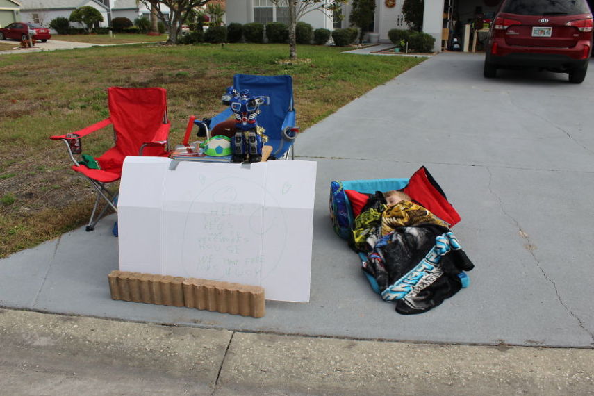   Menino de 6 anos arrecada brinquedos para crianças carentes