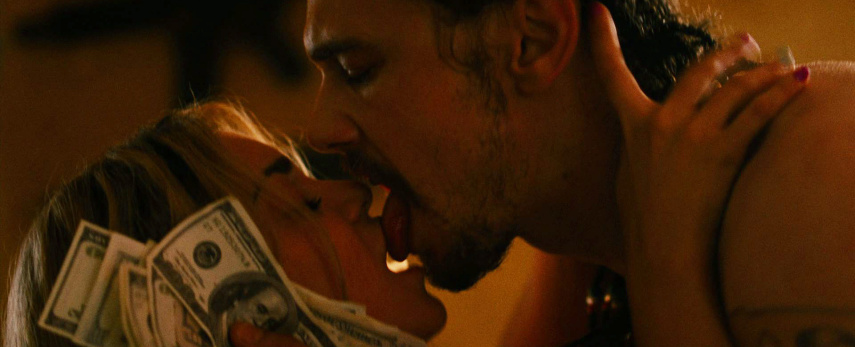 Em 'Spring Breakers: Garotas Perigosas', Vanessa Hudgens beijou James Franco. Porém, em duas ocasiões diferentes, a atriz disse que não gostou da ideia de beijar James e nem de ter de fato o beijado no filme. Vanessa chegou a declarar que teria sido mais agradável beijar uma menina
