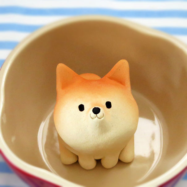 O Shiba Inu fica ainda mais irresistível como parte da decoração da casa. Vasos, pratos, bowls, xícaras e outras coisinhas lindas que fazem a gente abrir um sorrisão na hora!