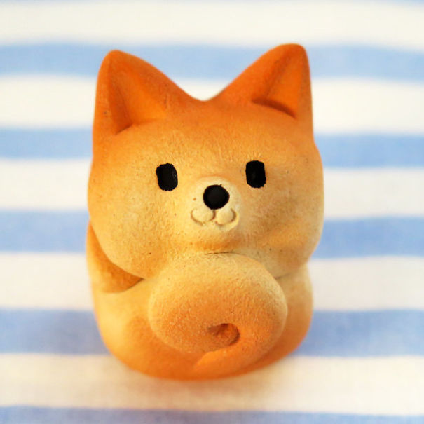 O Shiba Inu fica ainda mais irresistível como parte da decoração da casa. Vasos, pratos, bowls, xícaras e outras coisinhas lindas que fazem a gente abrir um sorrisão na hora!