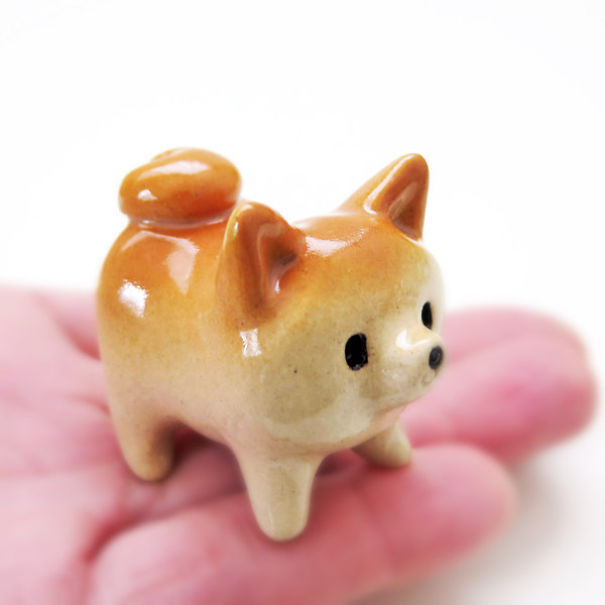O Shiba Inu fica ainda mais irresistível como parte da decoração da casa. Vasos, pratos, bowls, xícaras e outras coisinhas lindas que fazem a gente abrir um sorrisão na hora!