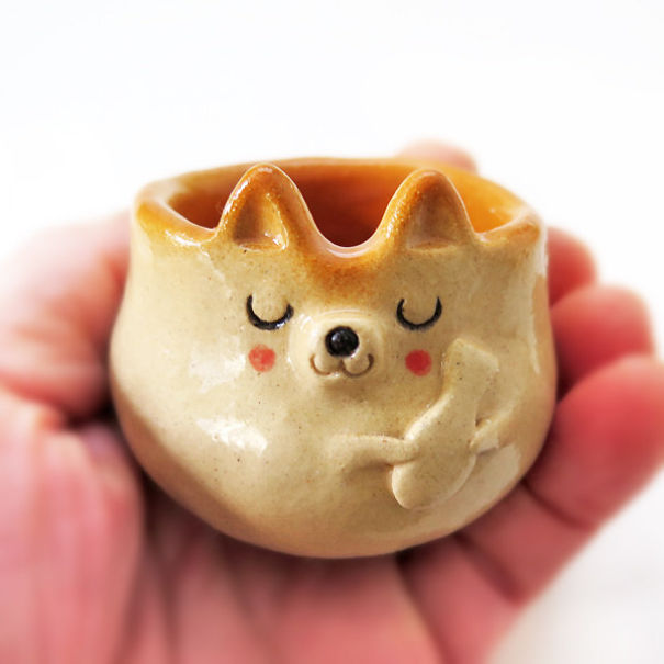 O Shiba Inu fica ainda mais irresistível como parte da decoração da casa. Vasos, pratos, bowls, xícaras e outras coisinhas lindas que fazem a gente abrir um sorrisão na hora!