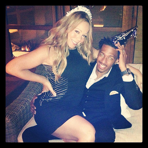 Nick Cannon e Mariah Carey não estão mais juntos, mas o pedido de casamento de Nick foi ousadia pura. A aliança foi entregue no topo de um prédio que tinha vista para o Empire State Building, em Nova York, nos Estados Unidos. Ele iluminou o lugar com tons de roxo e rosa, cores favoritas da diva. O anel era de esmeraldas e diamantes. O custo era de US$ 2,5 milhões