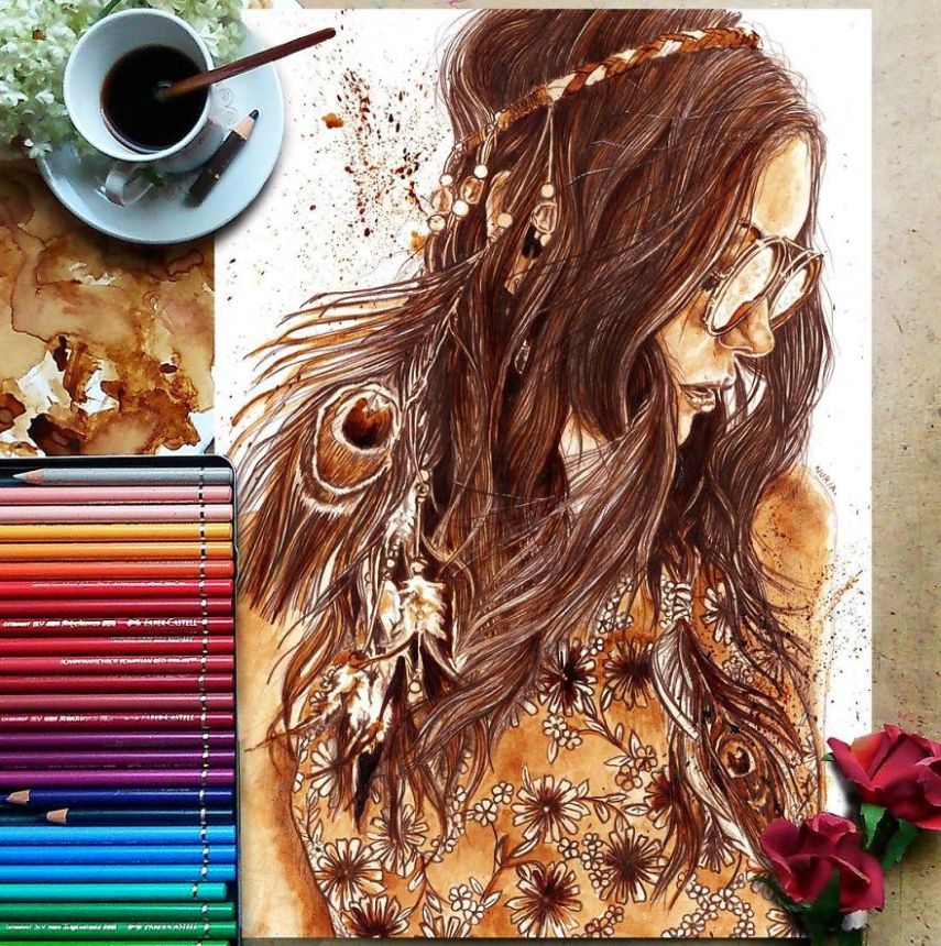 Nuria Salcedo é uma artista que usar um material um pouco diferente para pintar retratos: café! Sim, a artista usa a bebida, junto com lápis marrom e papel próprio para aquarelas e faz desenhos incríveis
