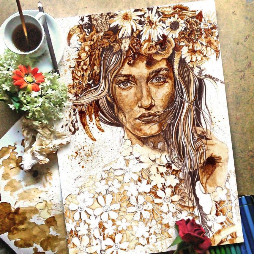 Nuria Salcedo é uma artista que usar um material um pouco diferente para pintar retratos: café! Sim, a artista usa a bebida, junto com lápis marrom e papel próprio para aquarelas e faz desenhos incríveis