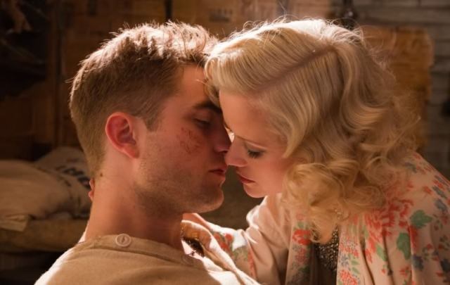 Em 'Água para Elefantes', Reese Witherspoon não curtiu muito a ideia de beijar Robert Pattison, para desespero de suas fãs adolescentes. Ela disse que durante as filmagens Pattison tossia e tinha que ter sempre à mão um pacote de lenços de papel. Resse contou anda que a experiência foi decepcionante e zero sensual