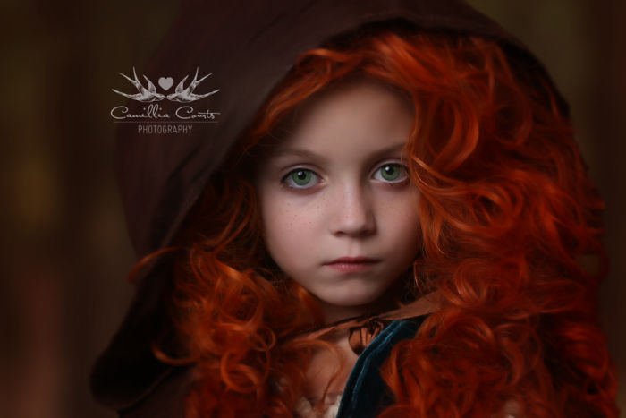 Layla tem sete anos e era conhecida por ser uma criança tímida. Porém, tudo mudou quando ela começou a fazer cosplay de alguns dos mais famosos filmes da Disney. Se vestir como esses personagens ajudou Layla a 