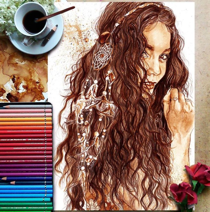 Nuria Salcedo é uma artista que usar um material um pouco diferente para pintar retratos: café! Sim, a artista usa a bebida, junto com lápis marrom e papel próprio para aquarelas e faz desenhos incríveis