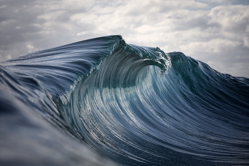 Warren Keelan é especialista em fotografar ondas 