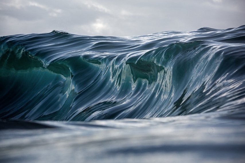 Warren Keelan é especialista em fotografar ondas 