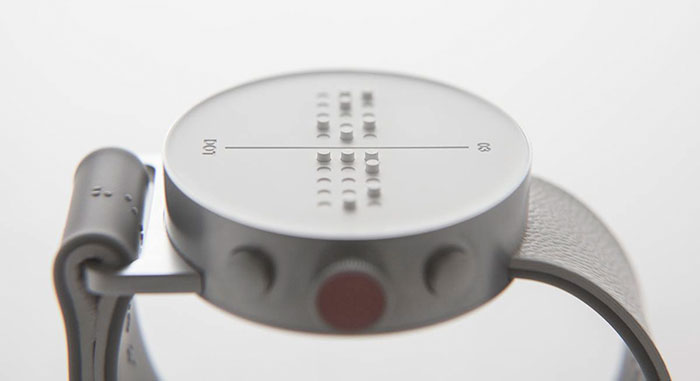 Relógio inteligente permite que usuários recebam e enviem mensagens em braille