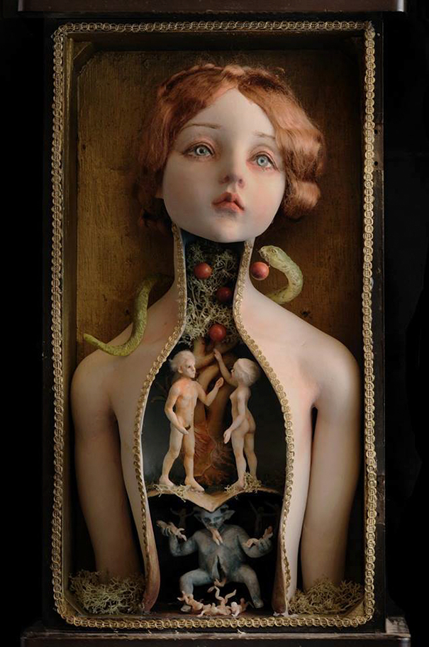 Artista japonesa Mari Shimizu esconde personagens e universos no interior de suas bonecas fantásicas