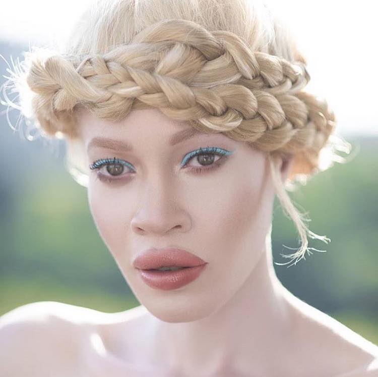 Essa é Diandra Forrest, modelo albina com descendência africana. Apesar do preconceito, Diandra se firmou como uma das maiores apostas do mundo da moda nos últimos anos. Apenas maravilhosa!