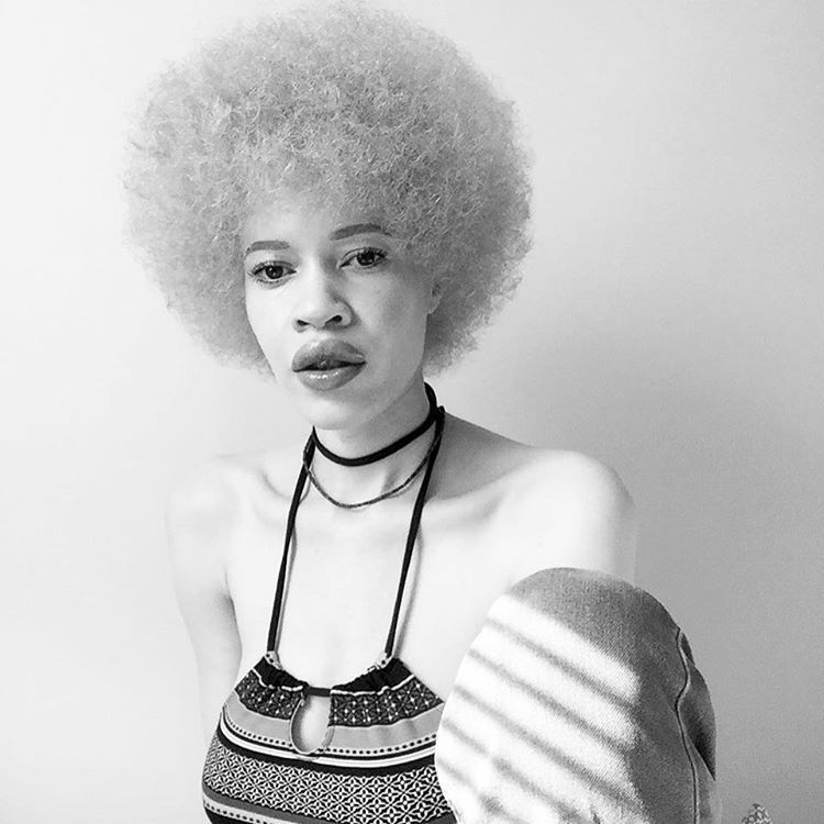 Essa é Diandra Forrest, modelo albina com descendência africana. Apesar do preconceito, Diandra se firmou como uma das maiores apostas do mundo da moda nos últimos anos. Apenas maravilhosa!
