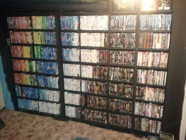 Um beijo no coração para quem conseguiu organizar os DVDS desse jeito (passa lá em casa, plmdds)