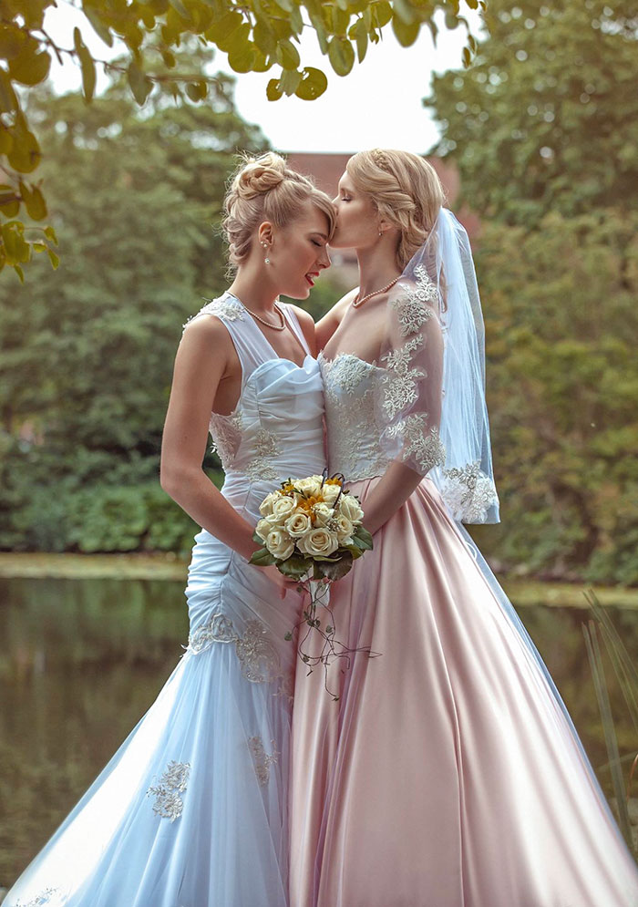 Carina e Soerine são dinamarquesas, cosplayers e apaixonadas. Se liga no casamento e nas fantasias mais legais que elas já fizeram!