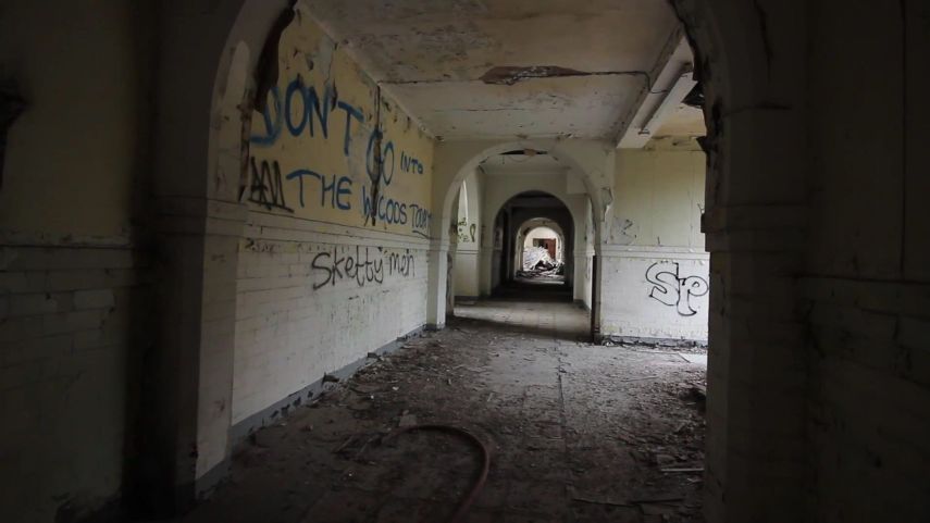Uma filmagem incrível feita por um drone, na Inglaterra, mostrou como está por dentro o edifício que, por cerca de 150 anos, abrigou um hospital psiquiátrico que tinha 1500 pacientes, que foram lobotomizados
