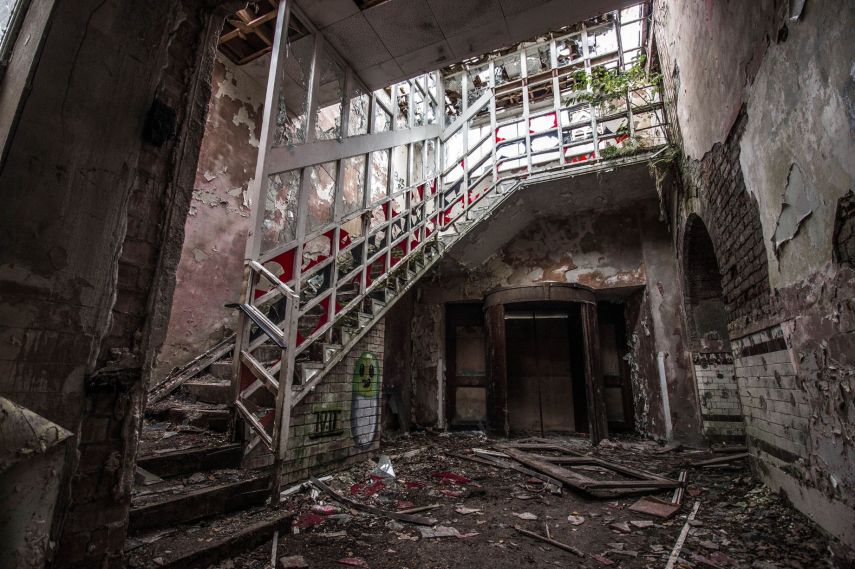 Uma filmagem incrível feita por um drone, na Inglaterra, mostrou como está por dentro o edifício que, por cerca de 150 anos, abrigou um hospital psiquiátrico que tinha 1500 pacientes, que foram lobotomizados