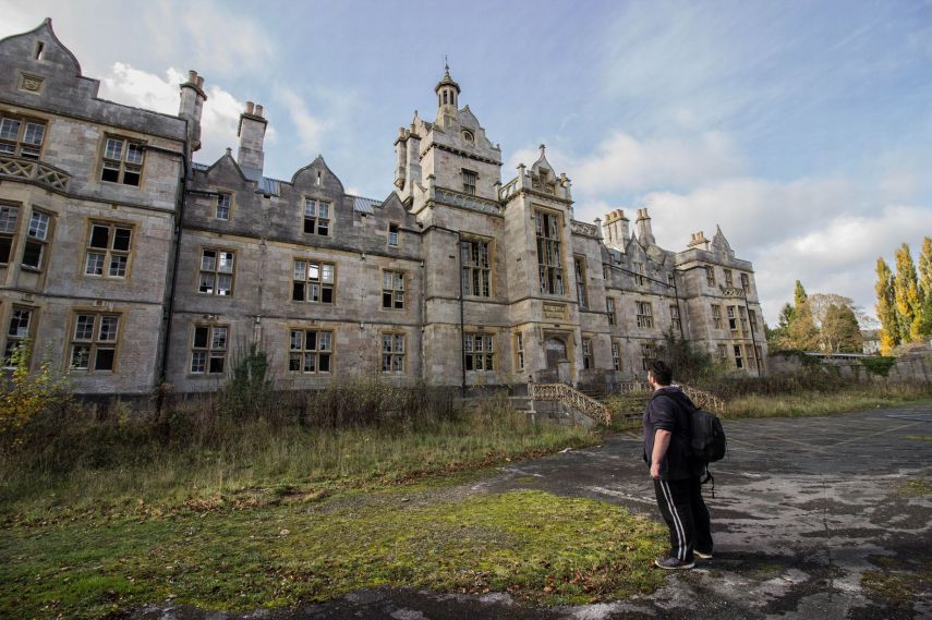 Uma filmagem incrível feita por um drone, na Inglaterra, mostrou como está por dentro o edifício que, por cerca de 150 anos, abrigou um hospital psiquiátrico que tinha 1500 pacientes, que foram lobotomizados
