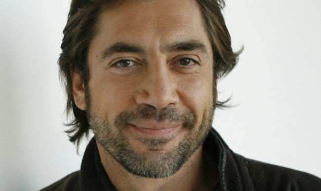 O espanhol ganhou fama mundial em ‘Carne Trêmula’ (1997), de Pedro Almodóvar. Depois estrelou filmes como ‘Colateral’ (2004), e ‘Onde Os Fracos Não Têm Vez’ (2007), pelo qual ganhou o Oscar de melhor ator em 2008