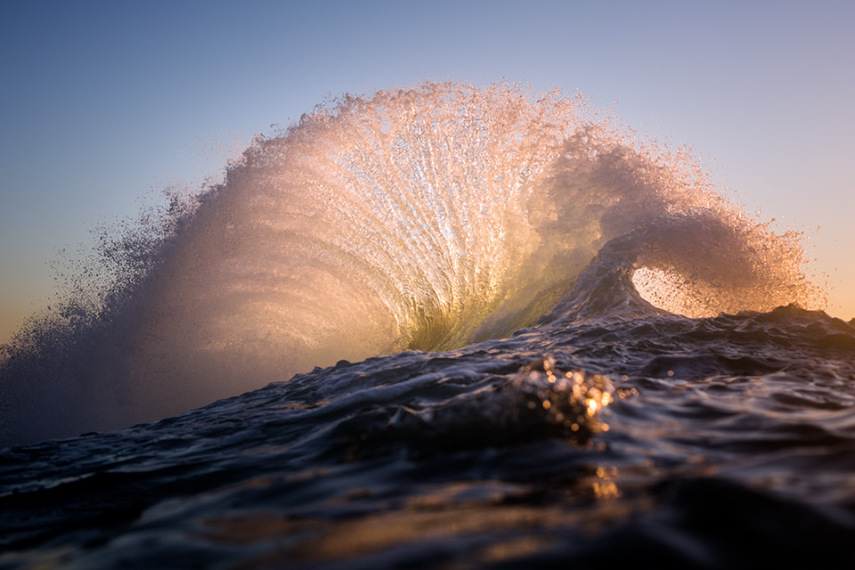 Warren Keelan é especialista em fotografar ondas 