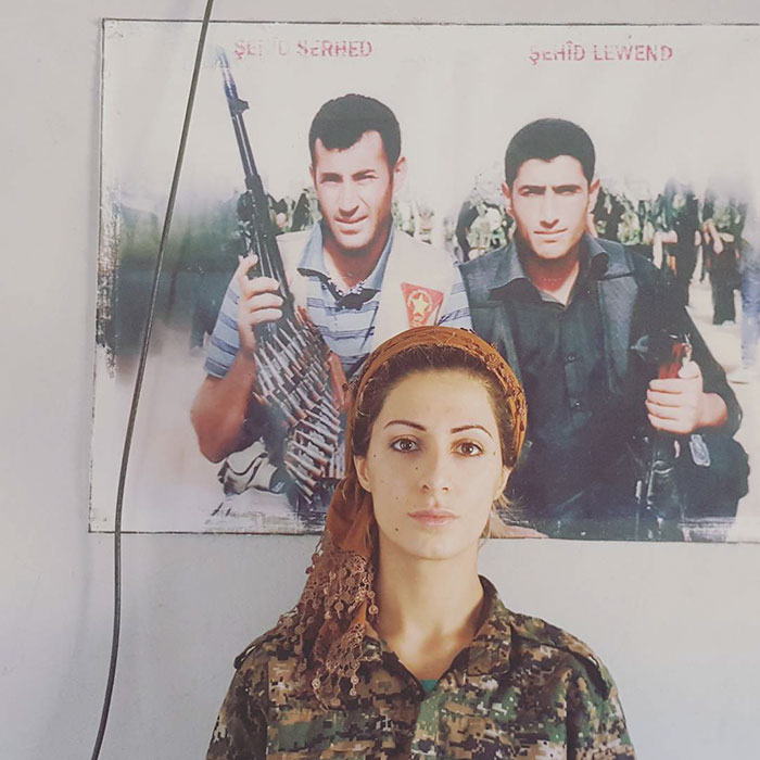 A jovem largou os estudos para lutar contra o Estado Islâmico e matou 100 militantes