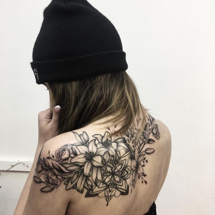 Vlada Shevchenko é a tatuadora responsável por estes desenhos delicados e precisos da galeria. Como não amar? Corre no Instagram dela para ver mais!