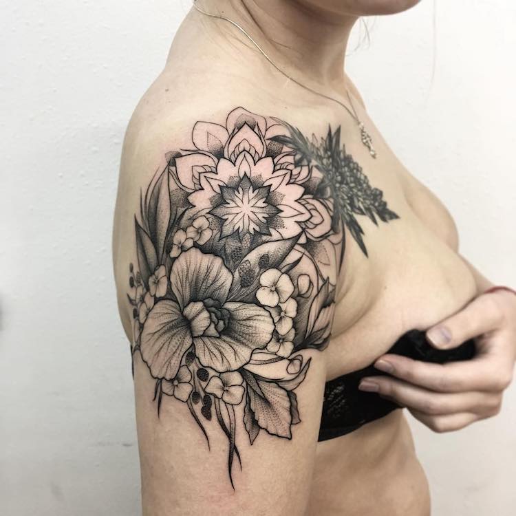 Vlada Shevchenko é a tatuadora responsável por estes desenhos delicados e precisos da galeria. Como não amar? Corre no Instagram dela para ver mais!